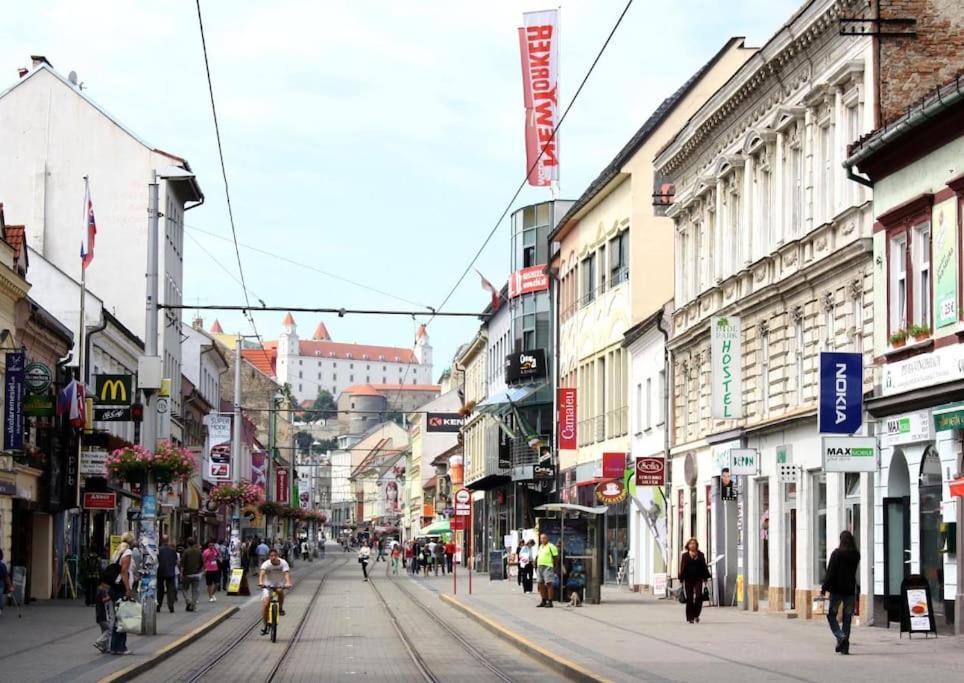 Gorgeous City Center Apartment In Bratislava With Free Parking Экстерьер фото