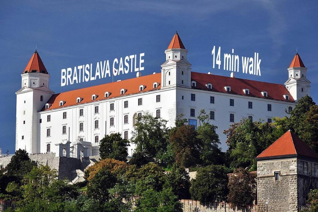 Gorgeous City Center Apartment In Bratislava With Free Parking Экстерьер фото