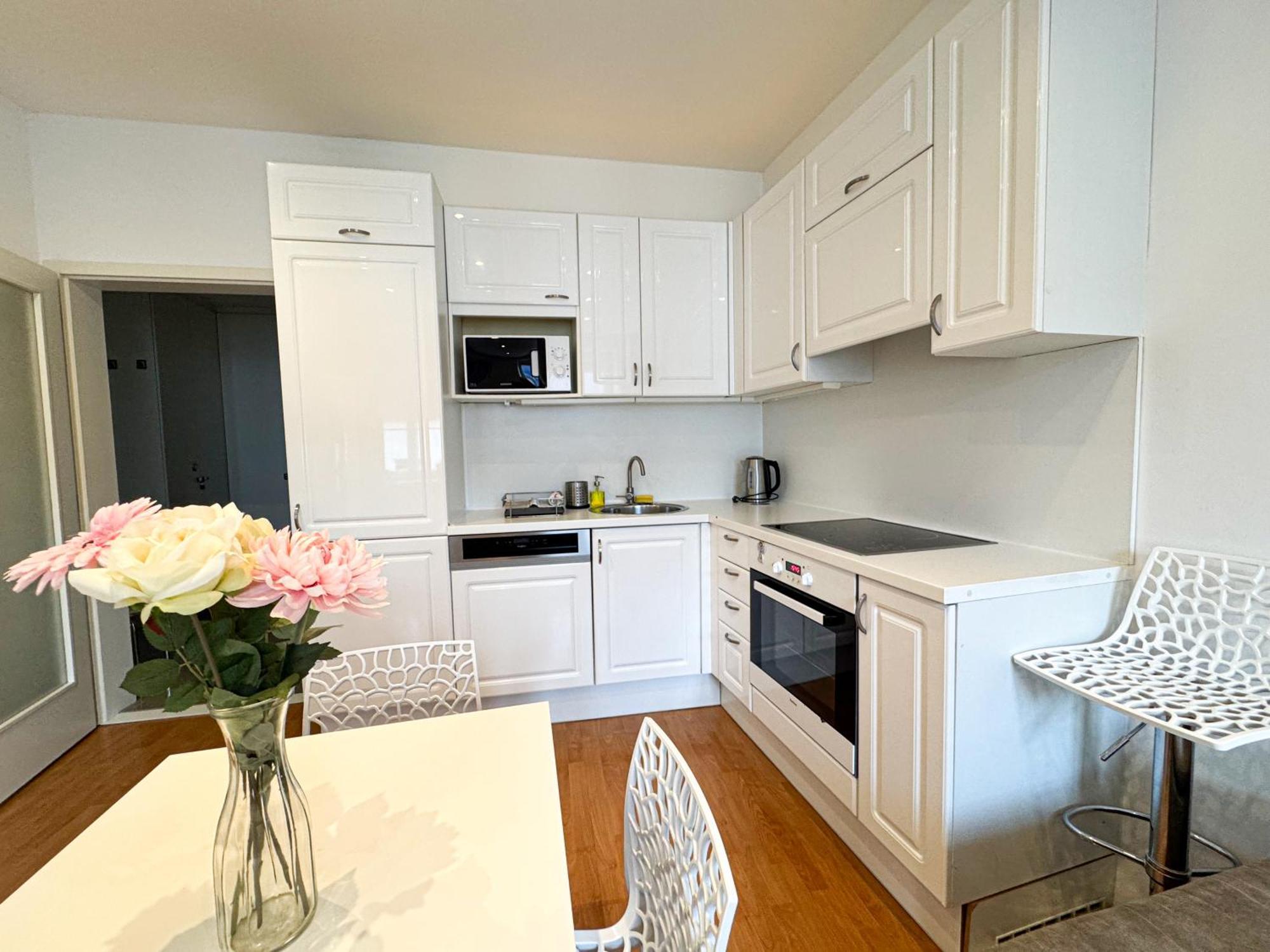 Gorgeous City Center Apartment In Bratislava With Free Parking Экстерьер фото
